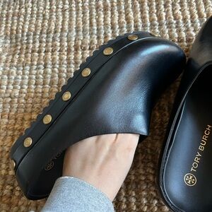 NWOT Tory Burch coin mule